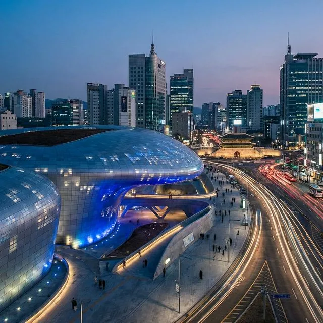 Dongdaemun Design Plaza (DDP): Exploring Seoul's Fashion Hub